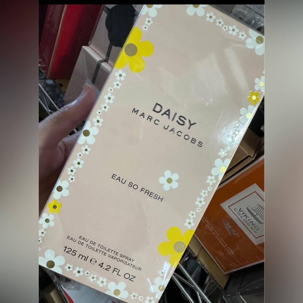 Marc Jacobs Daisy Eau So Fresh Eau de Toilette 4.2oz sealed Box